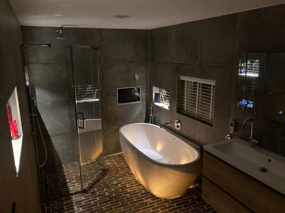 Voorsterstaete Former Barn, Including Jacuzzi Voorst Gem Voorst Exteriér fotografie